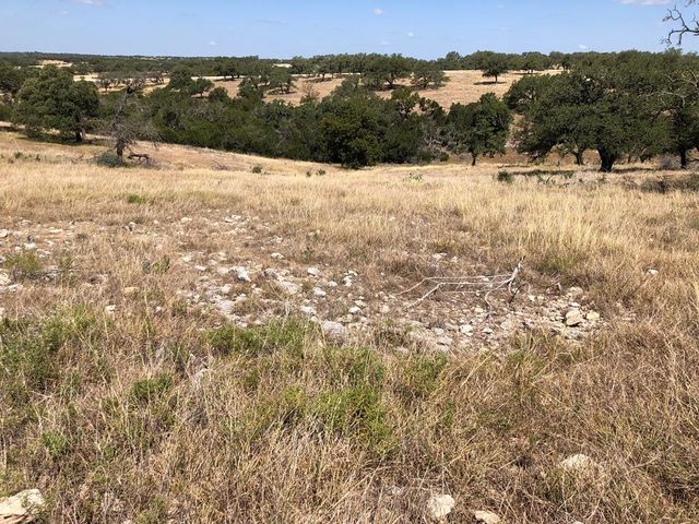 74 Tablerock Dr, Kerrville, TX 78028
