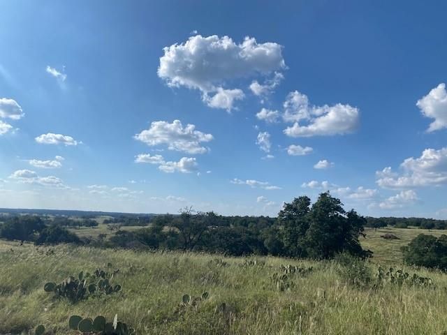 74 Tablerock Dr, Kerrville, TX 78028