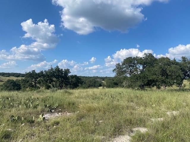 74 Tablerock Dr, Kerrville, TX 78028