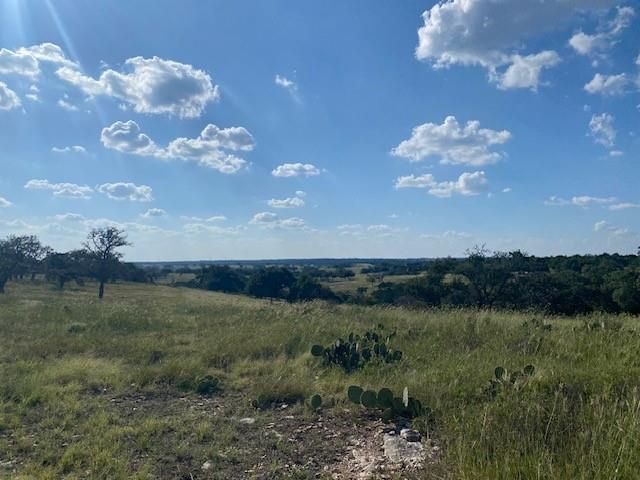 74 Tablerock Dr, Kerrville, TX 78028