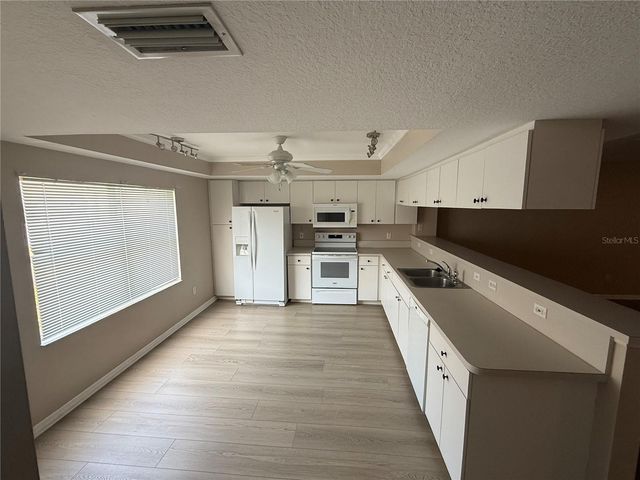 1117 PINELLAS BAYWAY S 303, Tierra Verde, FL 33715
