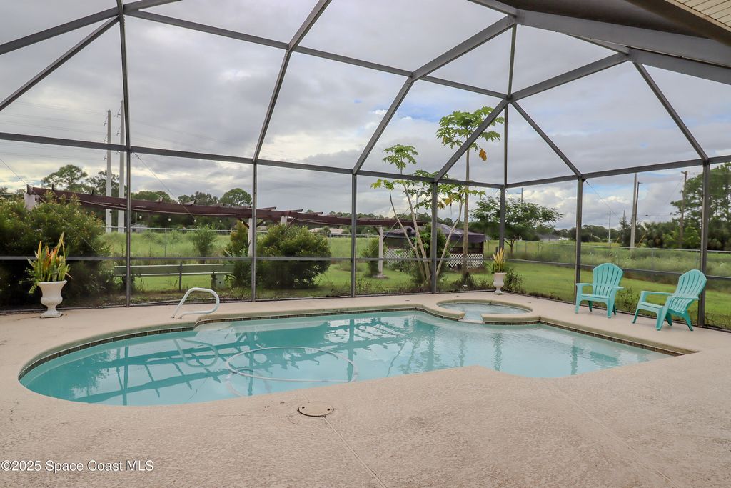 Image 5 of property listing at 292 Hoffer Avenue NW, Palm Bay, FL 32907