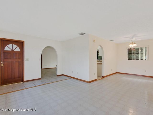 362 SE Starfish Avenue, Port St. Lucie, FL 34983