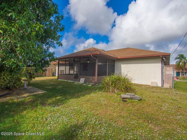 362 SE Starfish Avenue, Port St. Lucie, FL 34983