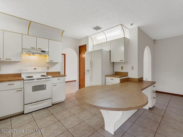 362 SE Starfish Avenue, Port St. Lucie, FL 34983