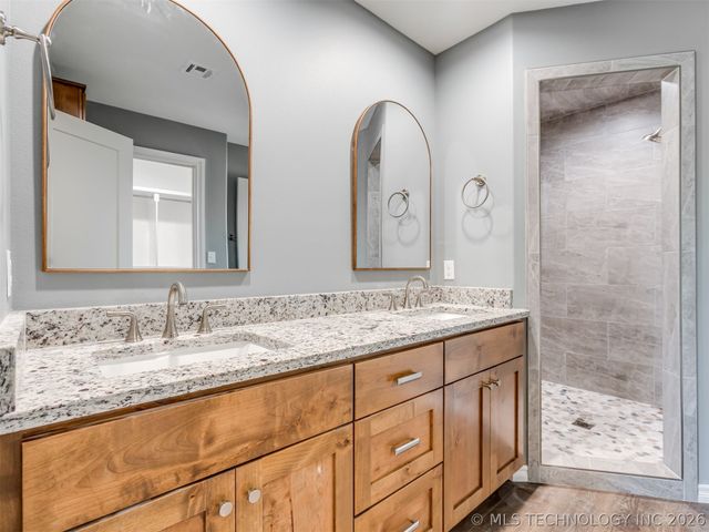 5916 Coldspring Lane, Bartlesville, OK 74006