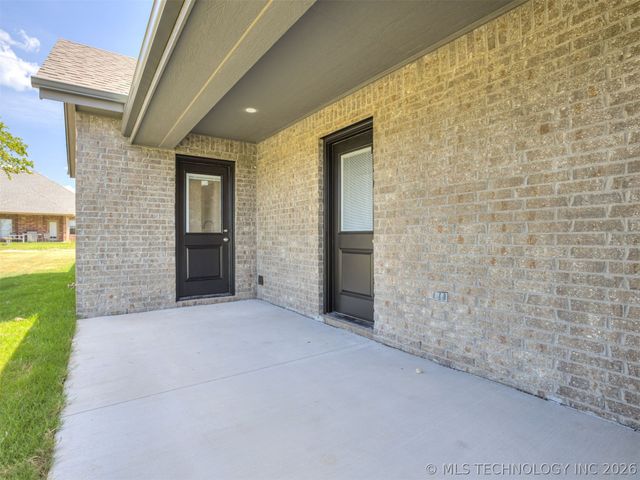 5916 Coldspring Lane, Bartlesville, OK 74006