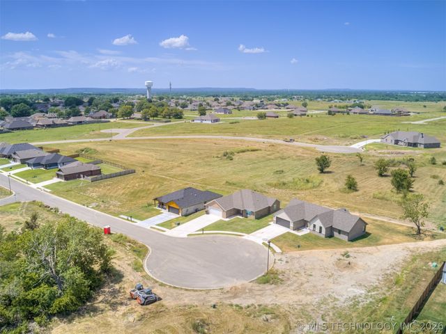 5916 Coldspring Lane, Bartlesville, OK 74006