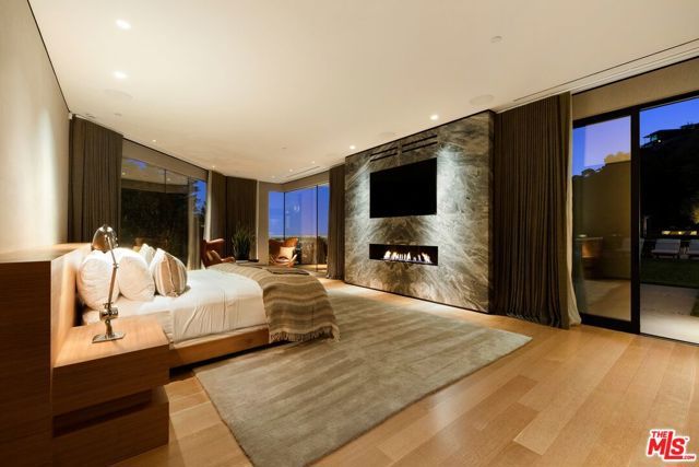 1877 Rising Glen Road, Los Angeles, CA 90069