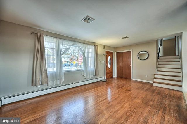 802 PENNSYLVANIA AVE, Lemoyne, PA 17043