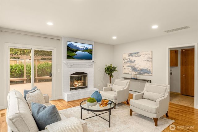 15409 101st Place NE, Bothell, WA 98011