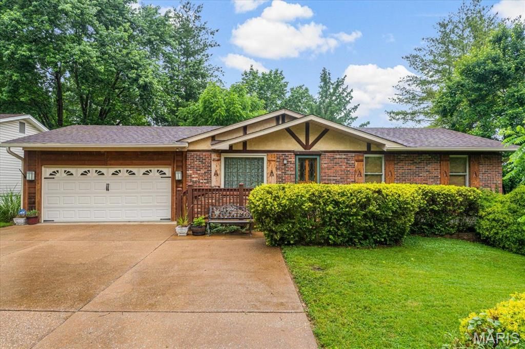 1242 Larkin Williams Road, Fenton, MO 63026