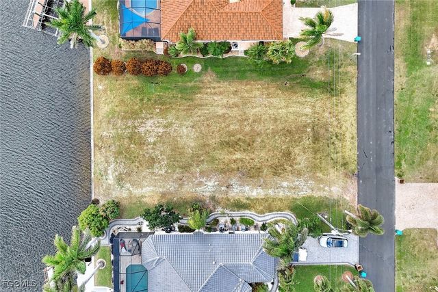 2210 SW 52nd LN, Cape Coral, FL 33914