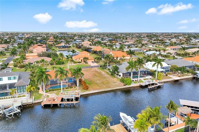 2210 SW 52nd LN, Cape Coral, FL 33914