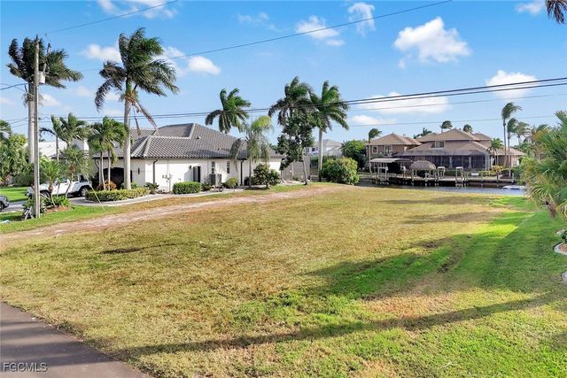 2210 SW 52nd LN, Cape Coral, FL 33914