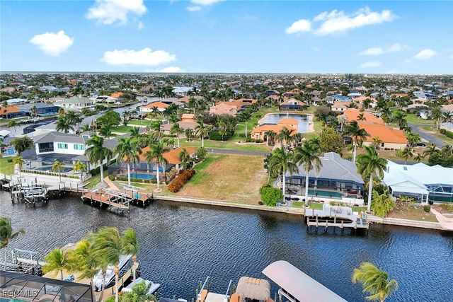 2210 SW 52nd LN, Cape Coral, FL 33914