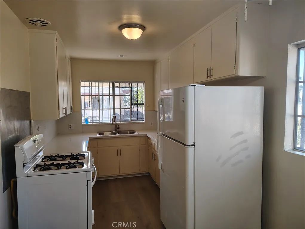 11022 Crenshaw Boulevard 4, Inglewood, CA 90303