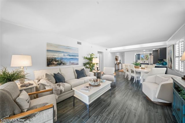 280 2nd AVE S 303, Naples, FL 34102