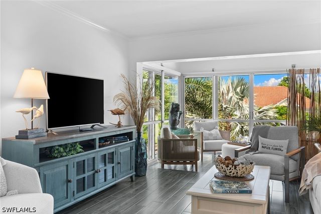 280 2nd AVE S 303, Naples, FL 34102