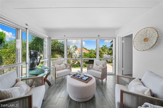 280 2nd AVE S 303, Naples, FL 34102
