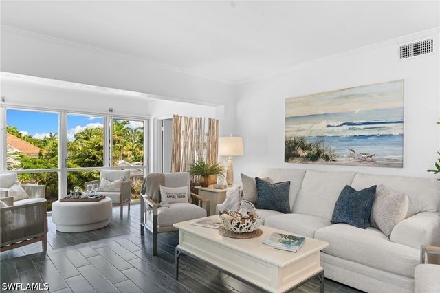 280 2nd AVE S 303, Naples, FL 34102