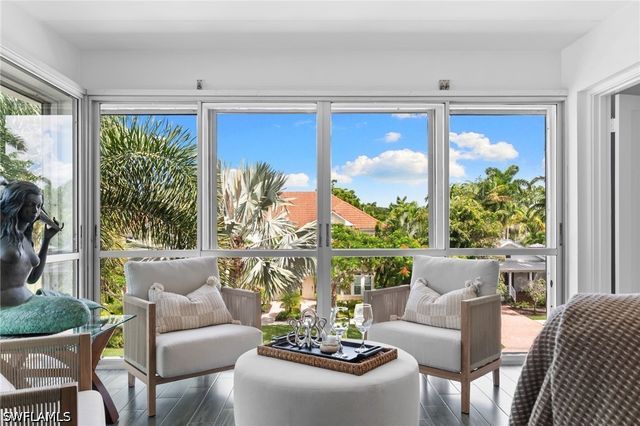 280 2nd AVE S 303, Naples, FL 34102