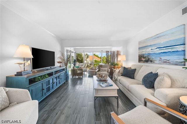 280 2nd AVE S 303, Naples, FL 34102
