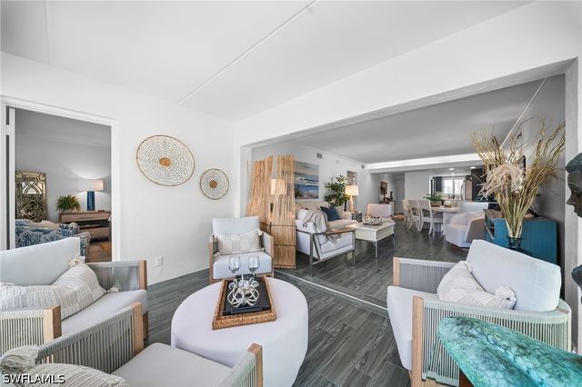 280 2nd AVE S 303, Naples, FL 34102