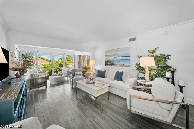 280 2nd AVE S 303, Naples, FL 34102