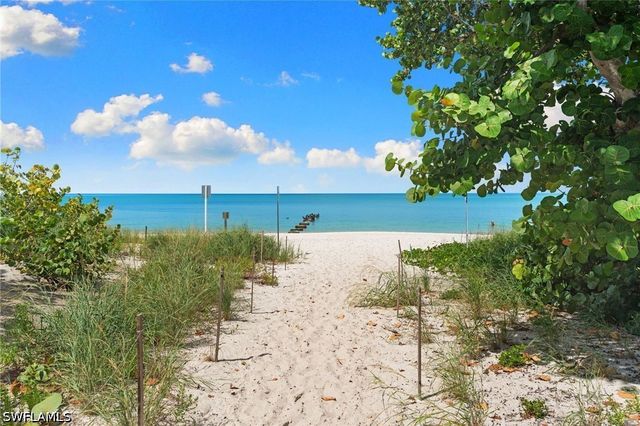 280 2nd AVE S 303, Naples, FL 34102