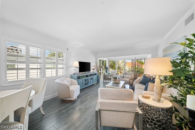 280 2nd AVE S 303, Naples, FL 34102