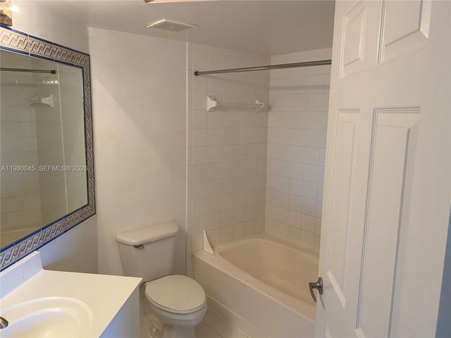 9645 NW 1ST CT 1-302, Pembroke Pines, FL 33024