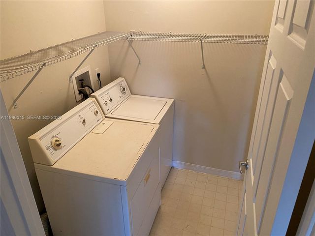 9645 NW 1ST CT 1-302, Pembroke Pines, FL 33024