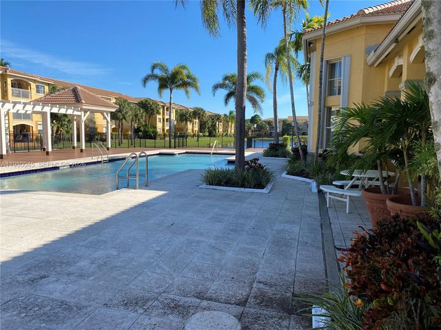 9645 NW 1ST CT 1-302, Pembroke Pines, FL 33024