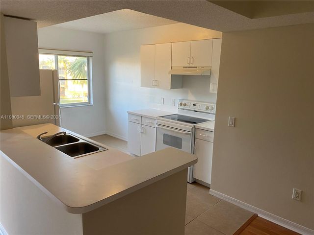 9645 NW 1ST CT 1-302, Pembroke Pines, FL 33024