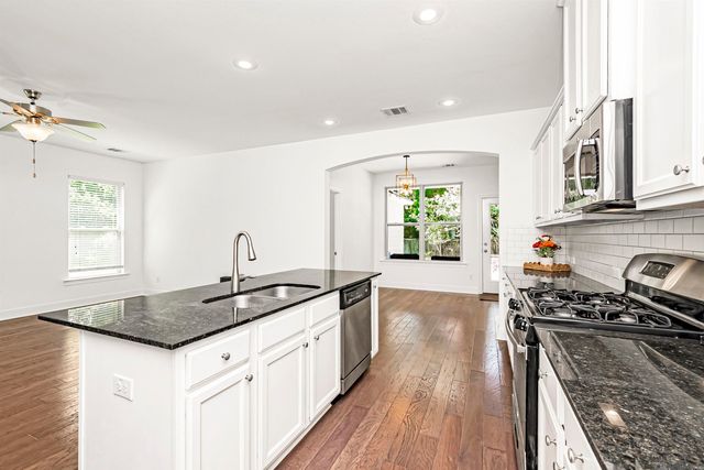 8174 Antebellum Ave, Baton Rouge, LA 70820