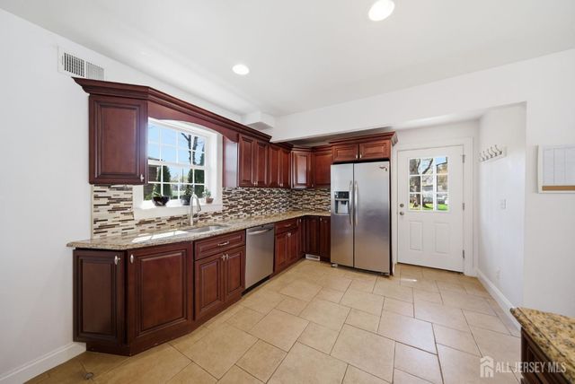 157 Freeman Street, Woodbridge Proper, NJ 07095