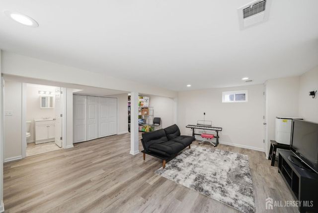 157 Freeman Street, Woodbridge Proper, NJ 07095