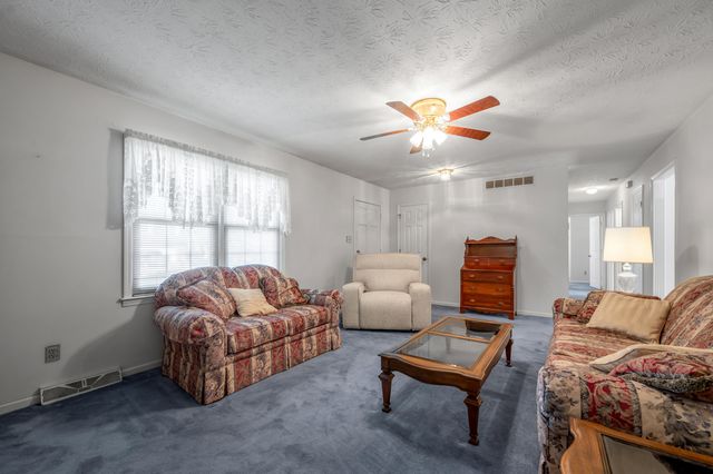 576 Cecil Way, Lexington, KY 40503