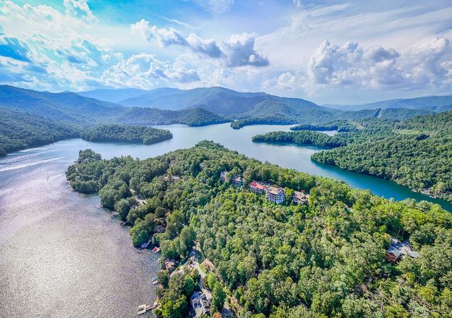 1 Cheoah Trail, Lake Santeetlah, NC 28771