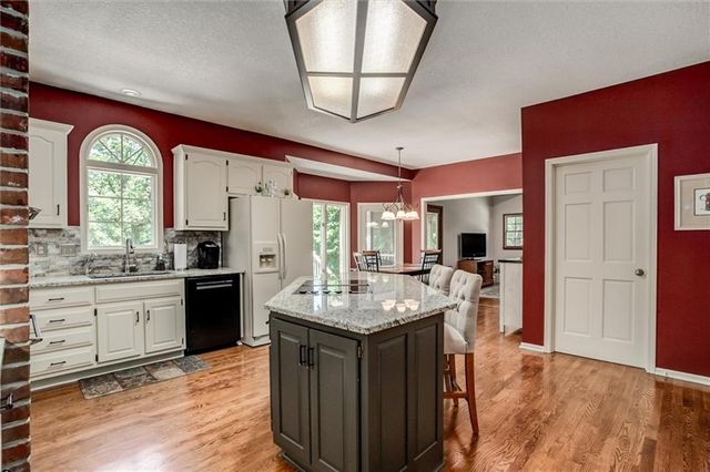 1300 E South Street, Harrisonville, MO 64701