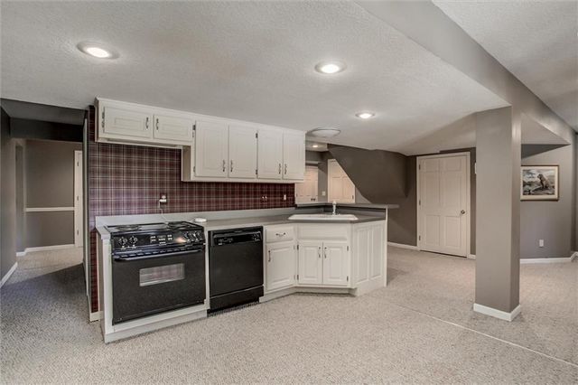 1300 E South Street, Harrisonville, MO 64701