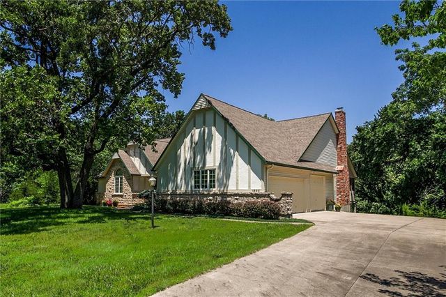 1300 E South Street, Harrisonville, MO 64701