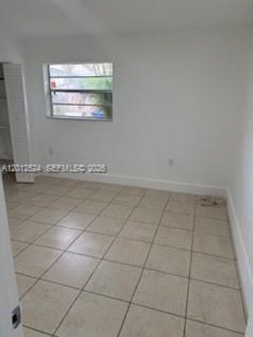 1074 NW 27th St 0, Miami, FL 33127