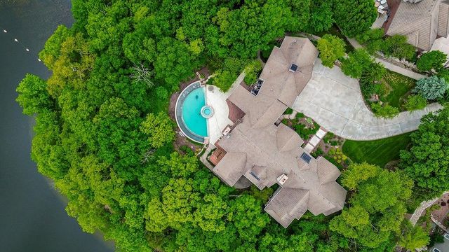 10462 S Oakcrest Lane, Olathe, KS 66061
