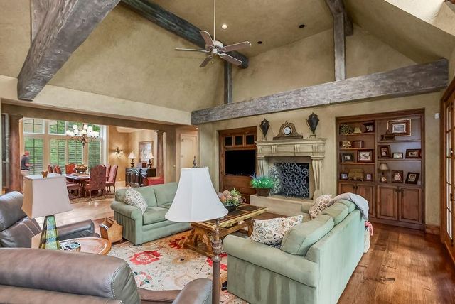 10462 S Oakcrest Lane, Olathe, KS 66061