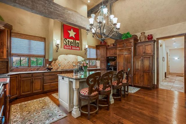 10462 S Oakcrest Lane, Olathe, KS 66061