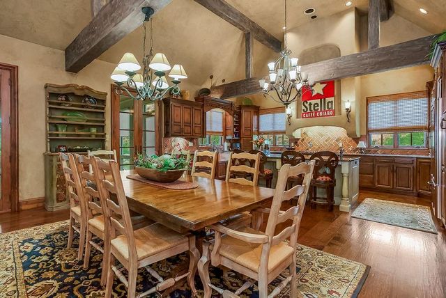 10462 S Oakcrest Lane, Olathe, KS 66061