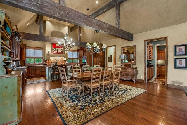 10462 S Oakcrest Lane, Olathe, KS 66061
