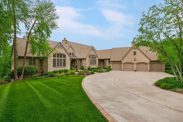 10462 S Oakcrest Lane, Olathe, KS 66061